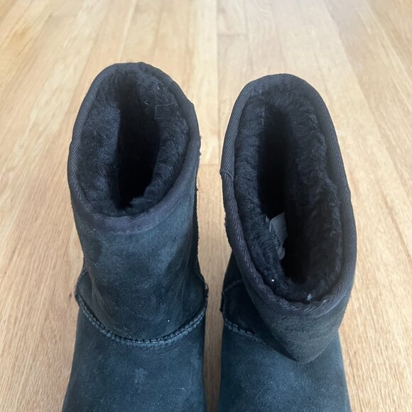 UGG Classic Short Black Sheepskin Boots Women's Size 9 - Picture 4 of 9